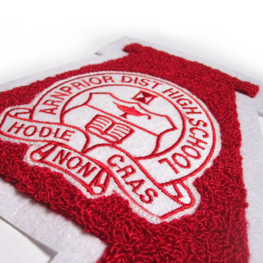 Écussons brodés en chenille