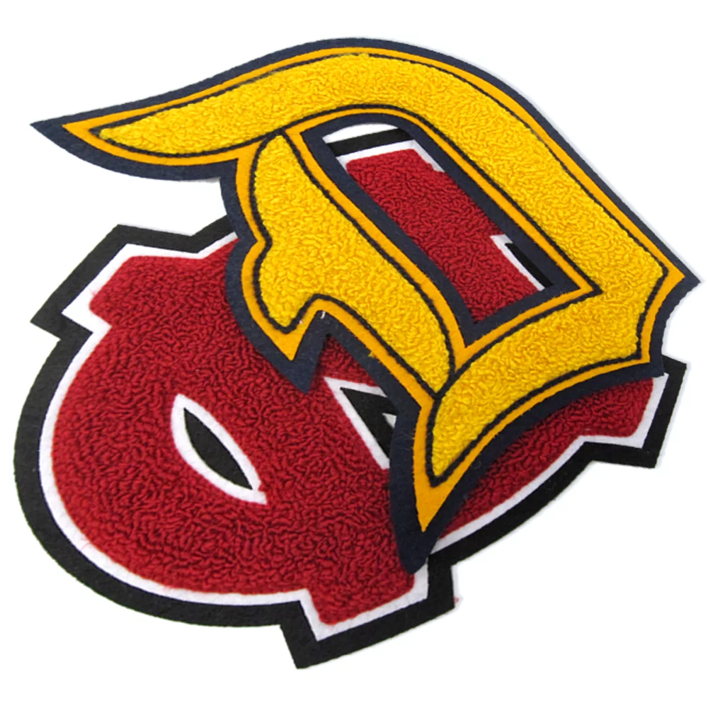 Écussons brodés en chenille