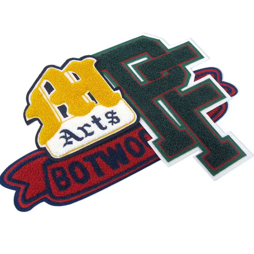 Écussons brodés en chenille