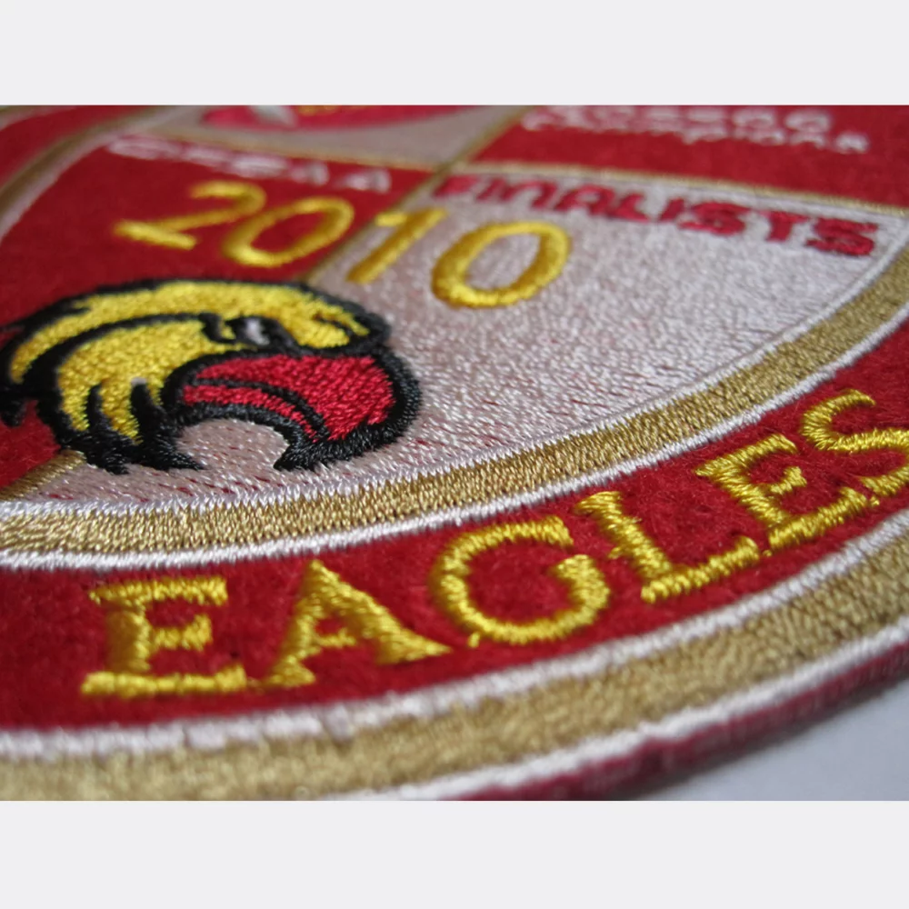 Écussons en feutre brodé