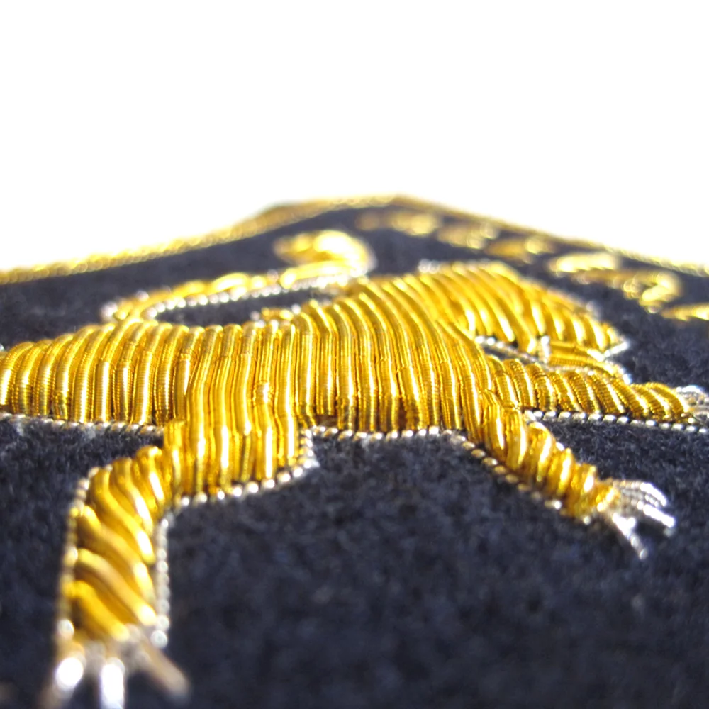 Écussons brodés en fil d'or