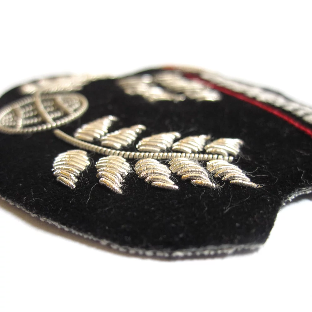 Écussons brodés en fil d'or