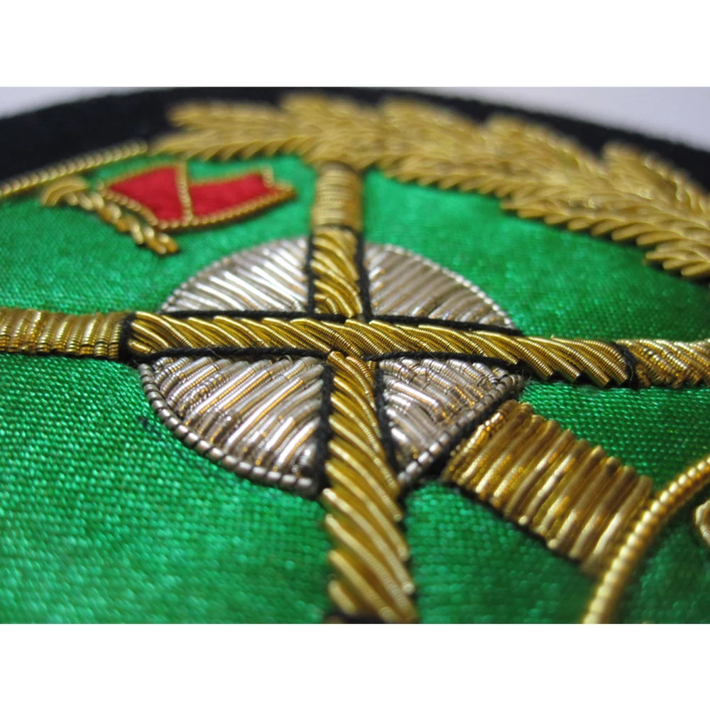 Écussons brodés en fil d'or