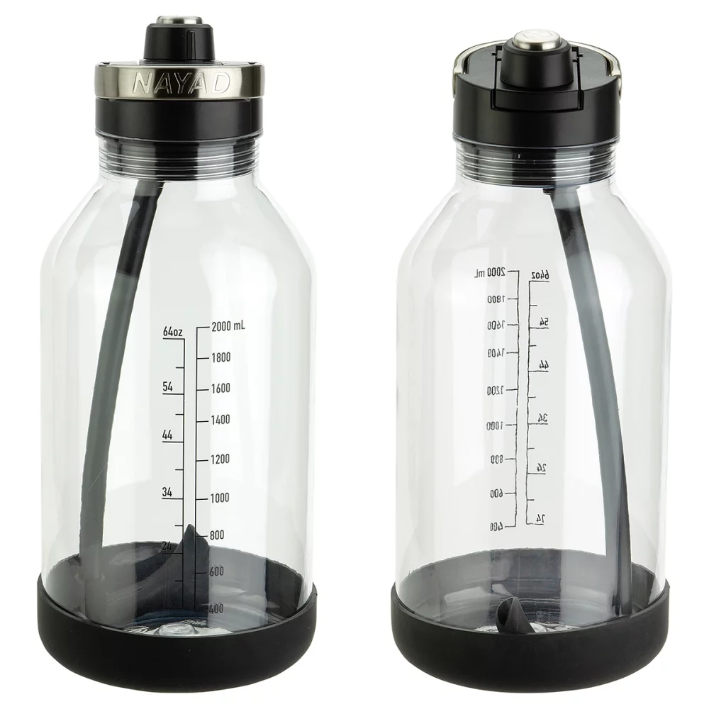 Pichet NAYAD® Voyager de 84 oz en Tritan® avec pare-chocs en silicone