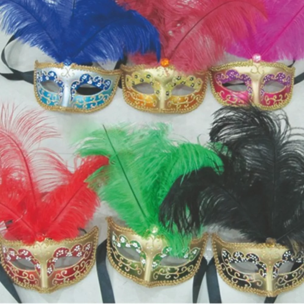 Masques peints avec plumes et attache à nouer