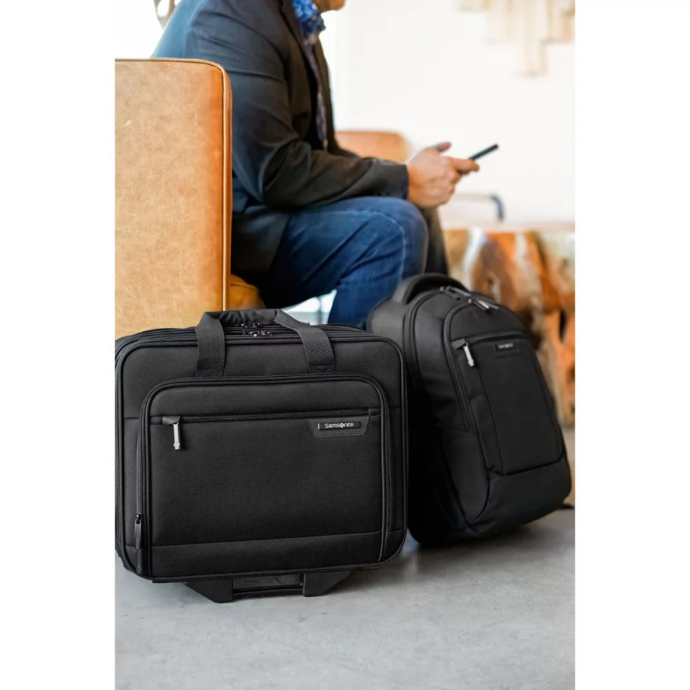 Samsonite Classic Business Perfect Fit Two Gusset Laptop Portfolio - Black