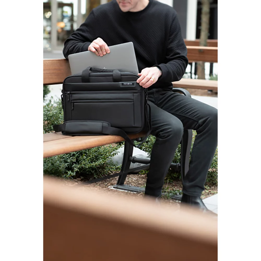 Samsonite Classic Business Perfect Fit Two Gusset Laptop Portfolio - Black