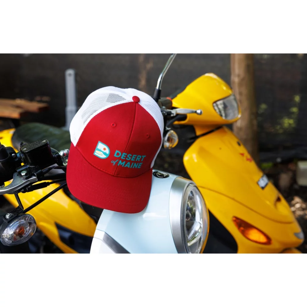 Merrimack Hat Co.™ Colt Trucker - Écarlate-Blanc