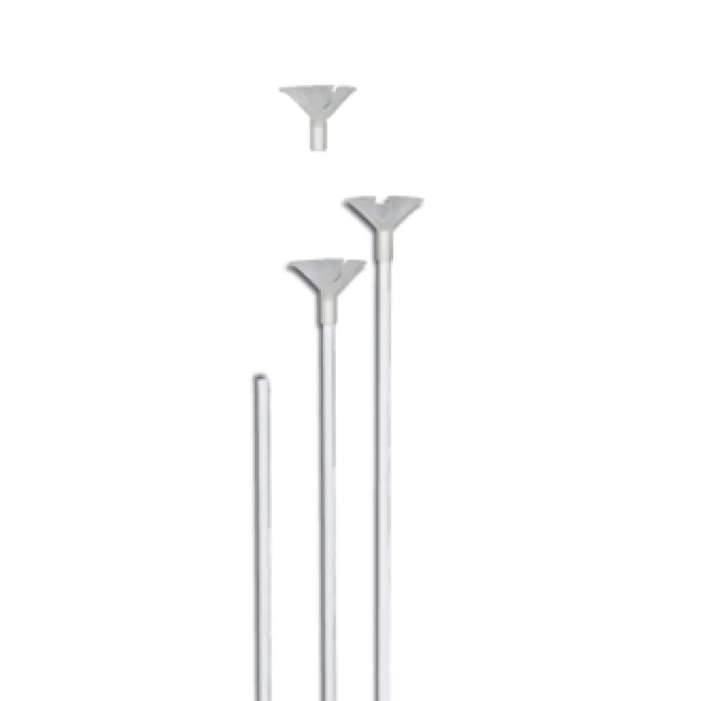 Gobelets en plastique et bâtonnets en plastique pour ballons gonflés à l'air.