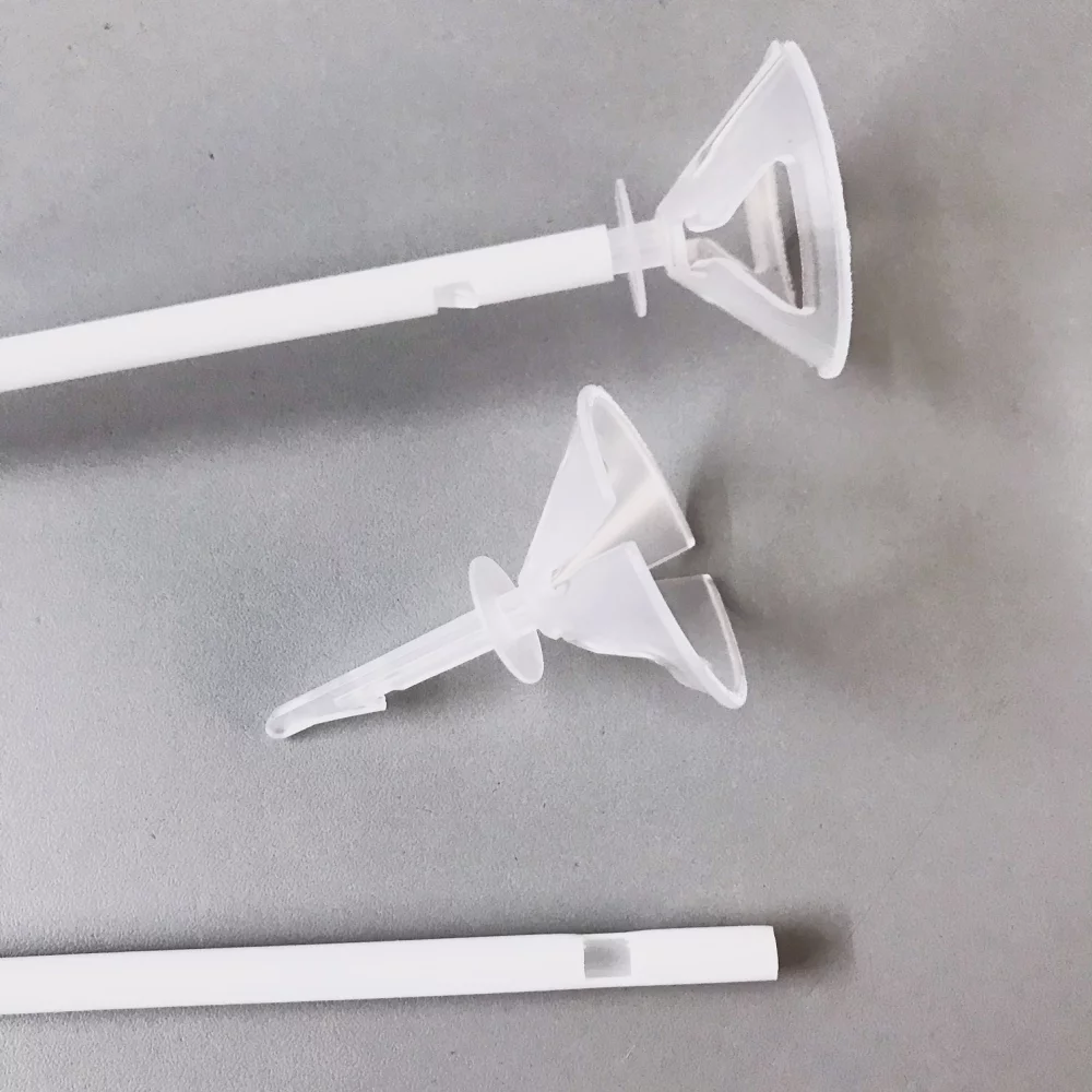 Gobelets en plastique verrouillables et bâtonnets en plastique pour ballons gonflés à l'air.