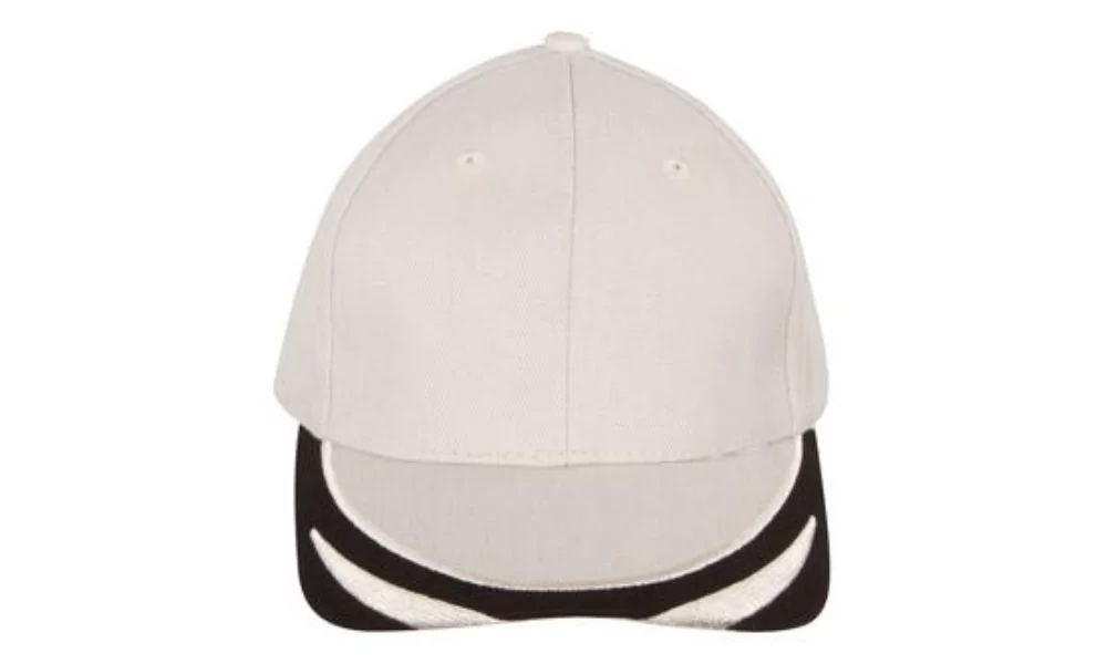 Casquette en coton lourd brossé avec bordure de pic brodée.