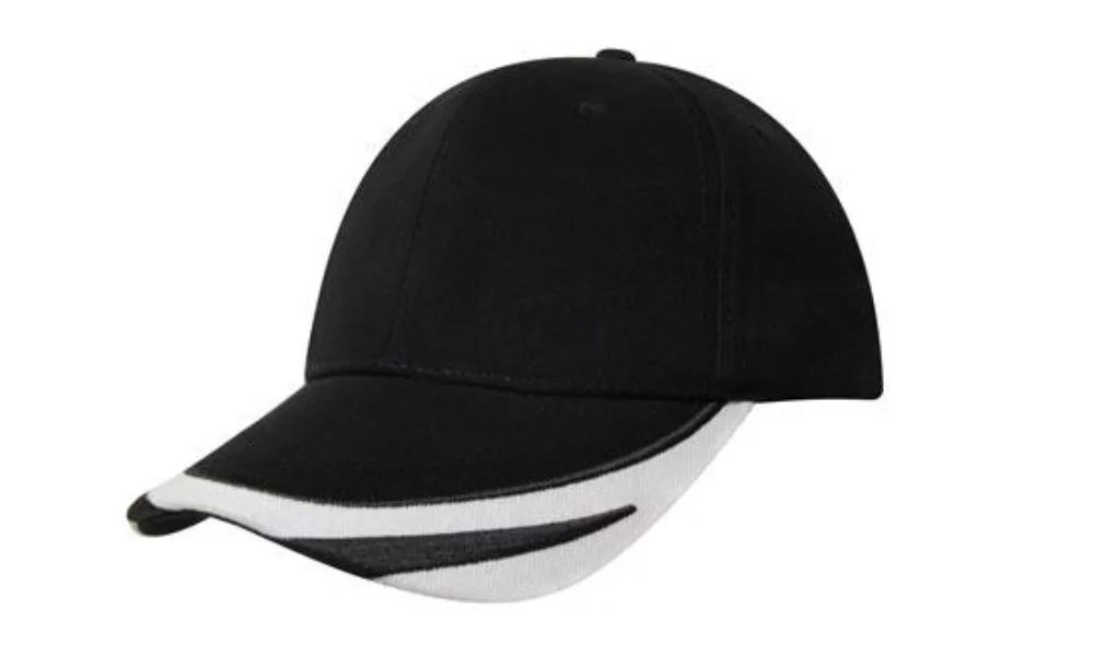 Casquette en coton lourd brossé avec bordure de pic brodée.