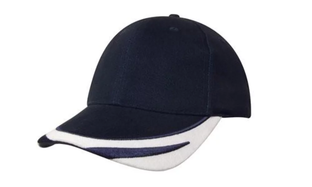 Casquette en coton lourd brossé avec bordure de pic brodée.
