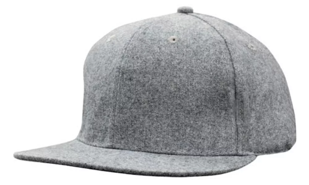 Casquette en flanelle grise avec style professionnel à bouton pression à l'arrière.