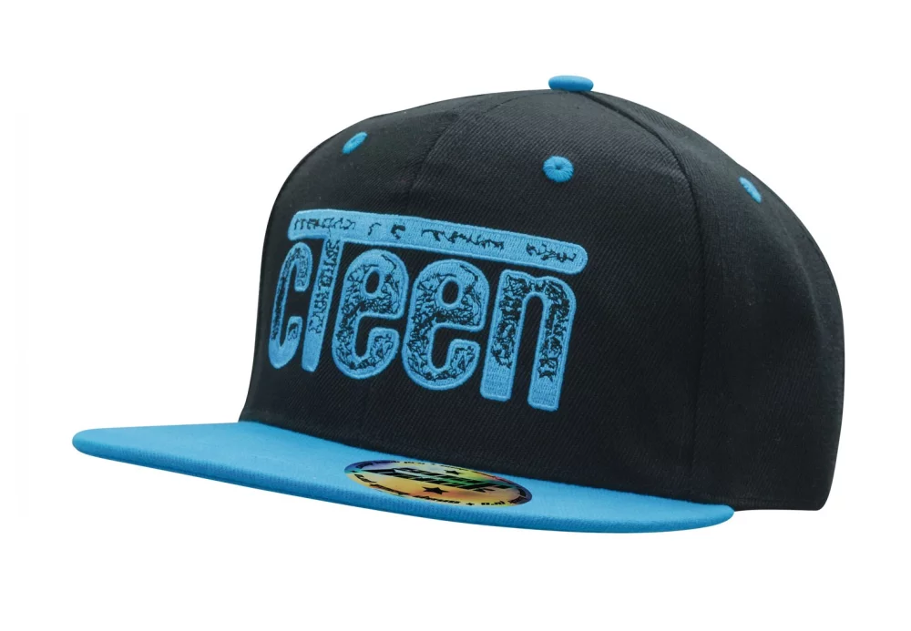 Casquette en sergé américain premium avec style professionnel à bouton pression à l'arrière.