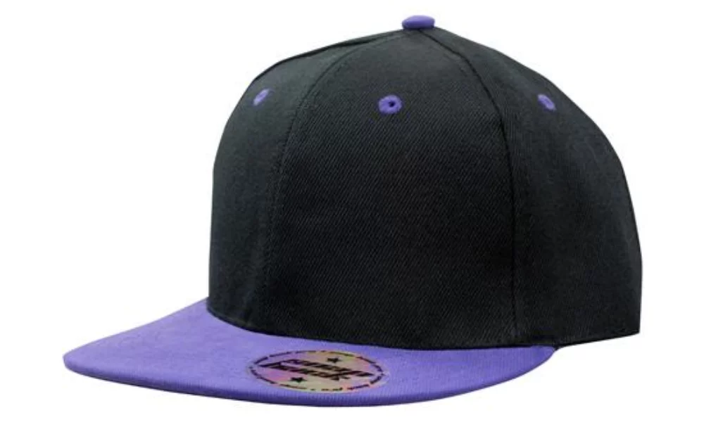 Casquette en sergé américain premium avec style professionnel à bouton pression à l'arrière.