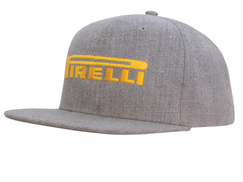 Casquette en twill américain premium avec visière plate.