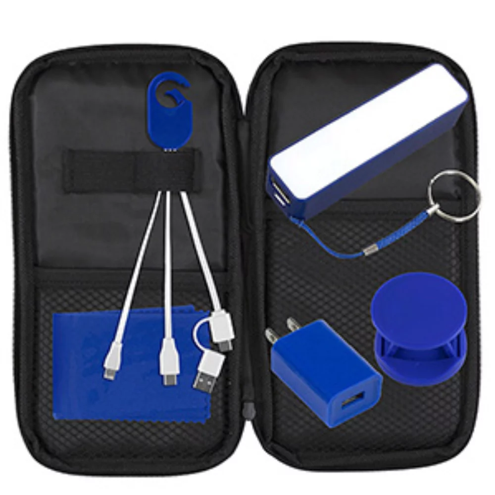Le kit de voyage "TravPouch Plus" comprend des composants technologiques et est inséré dans une pochette zippée en polyester.