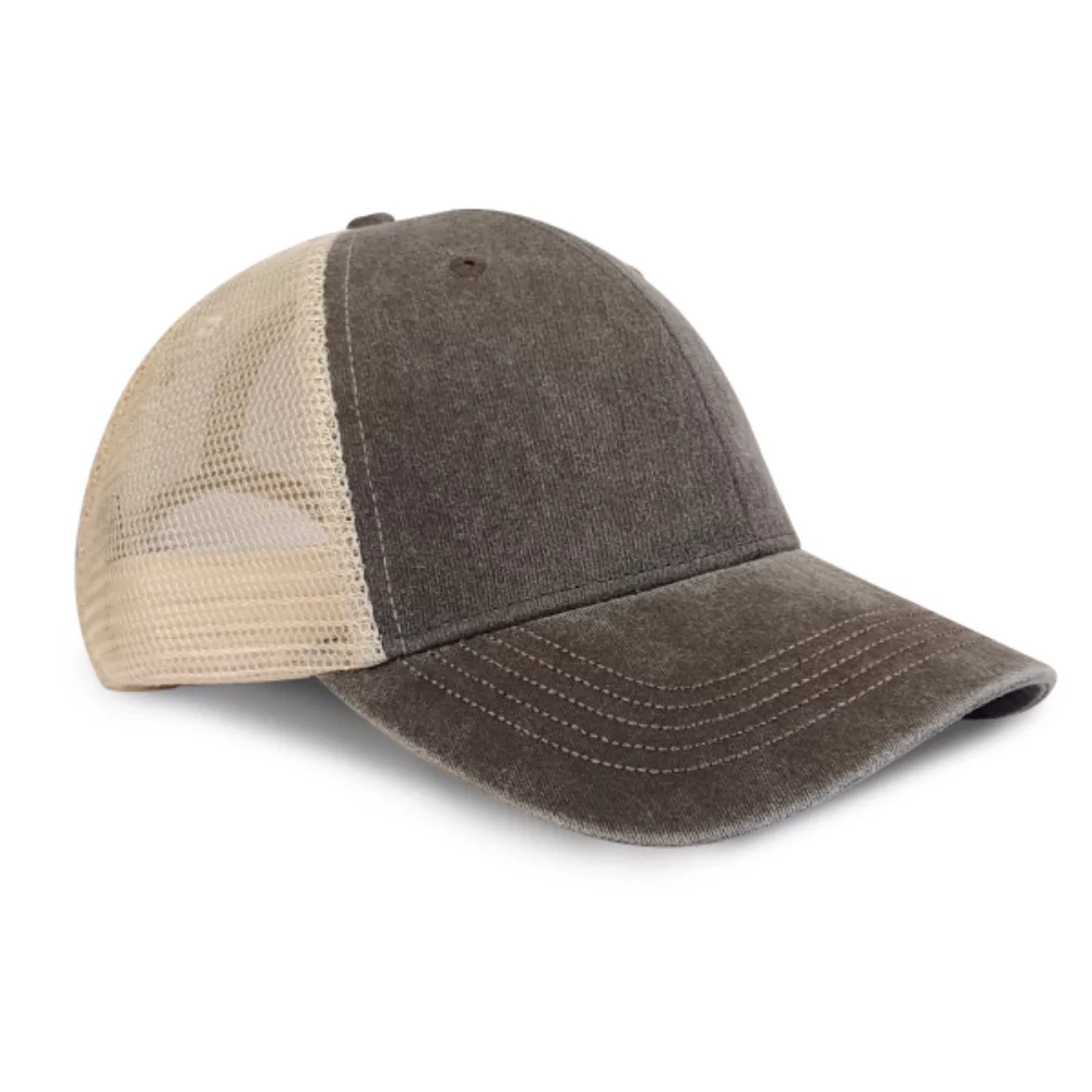 Casquette en maille de luxe lavée et teinte au pigment.