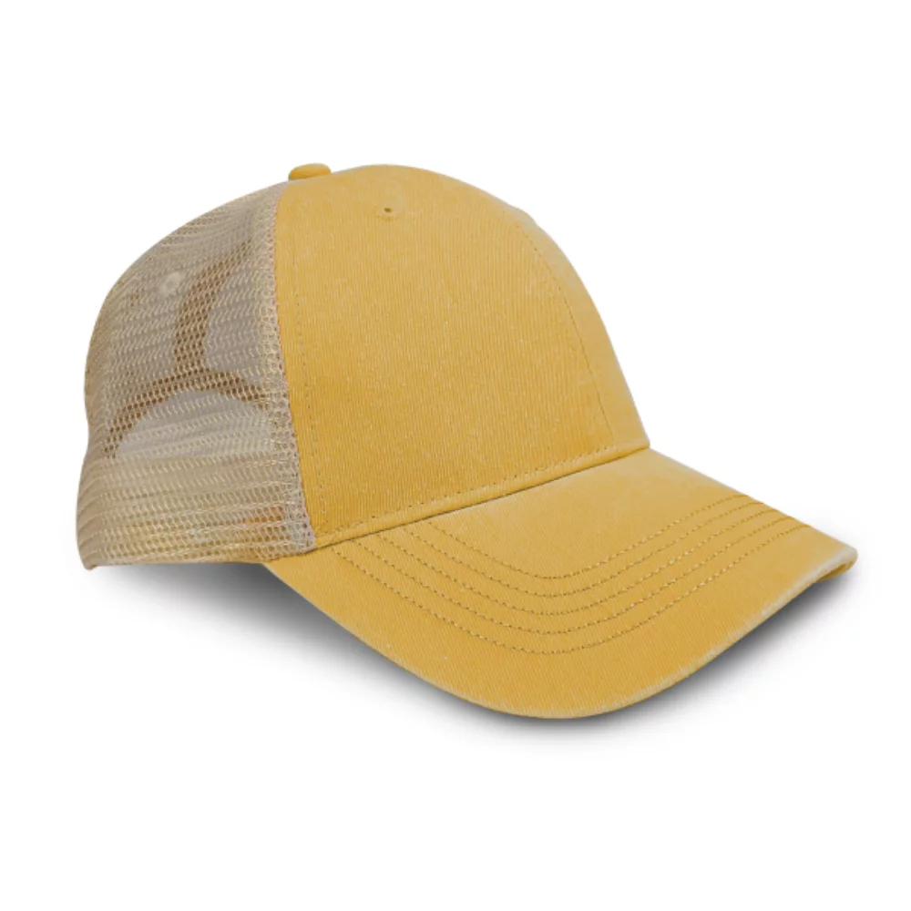 Casquette en maille de luxe lavée et teinte au pigment.