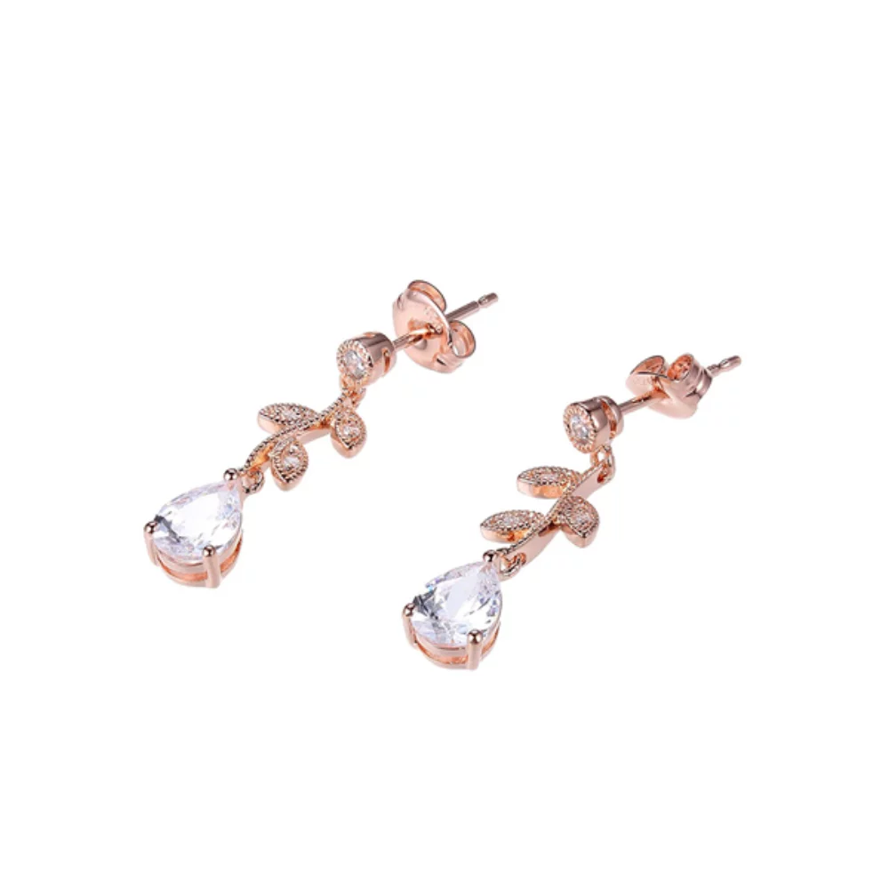 Boucles d'oreilles en forme de goutte de poire en zircon cubique Diamondlite de 7 x 5 mm sur une vigne en or rose.