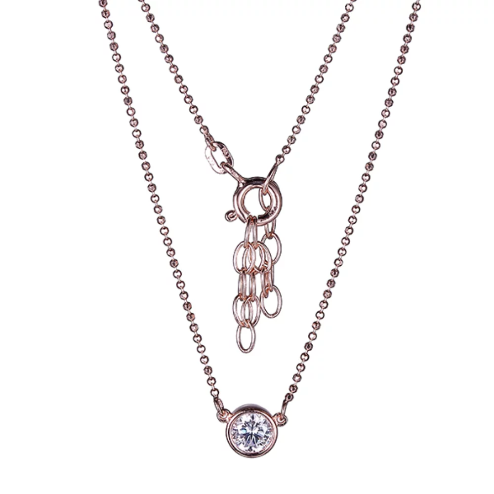 Colliers solitaires en zircone cubique Diamondlite de 5 mm en or rose.