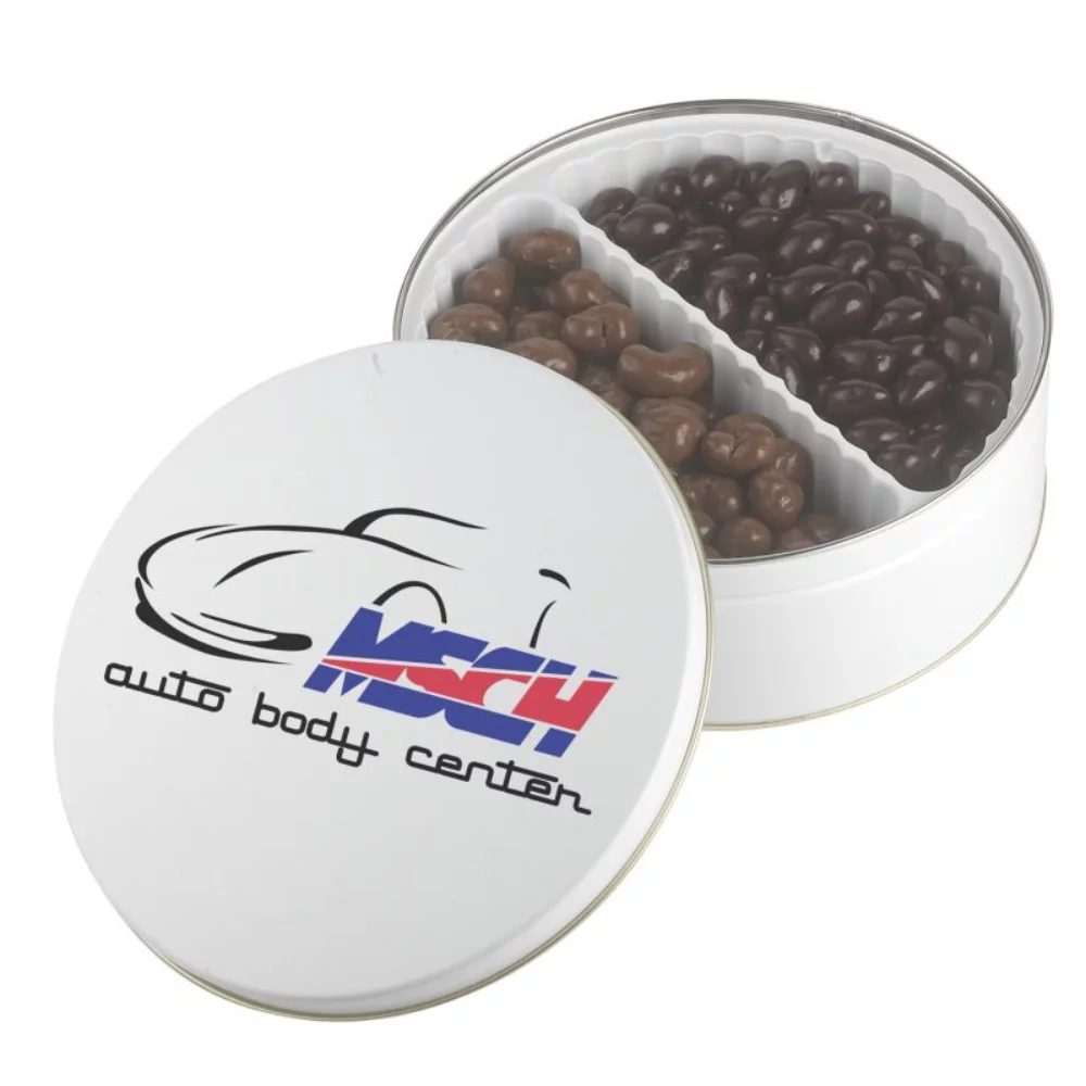 Boîtes de vœux chaleureux avec amandes en chocolat noir et noix de cajou en chocolat au lait.