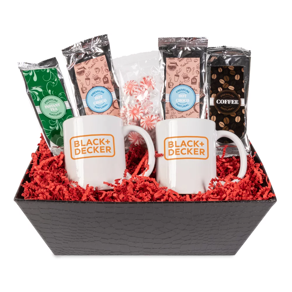 Plateau avec tasses et bonbons à la menthe poivrée