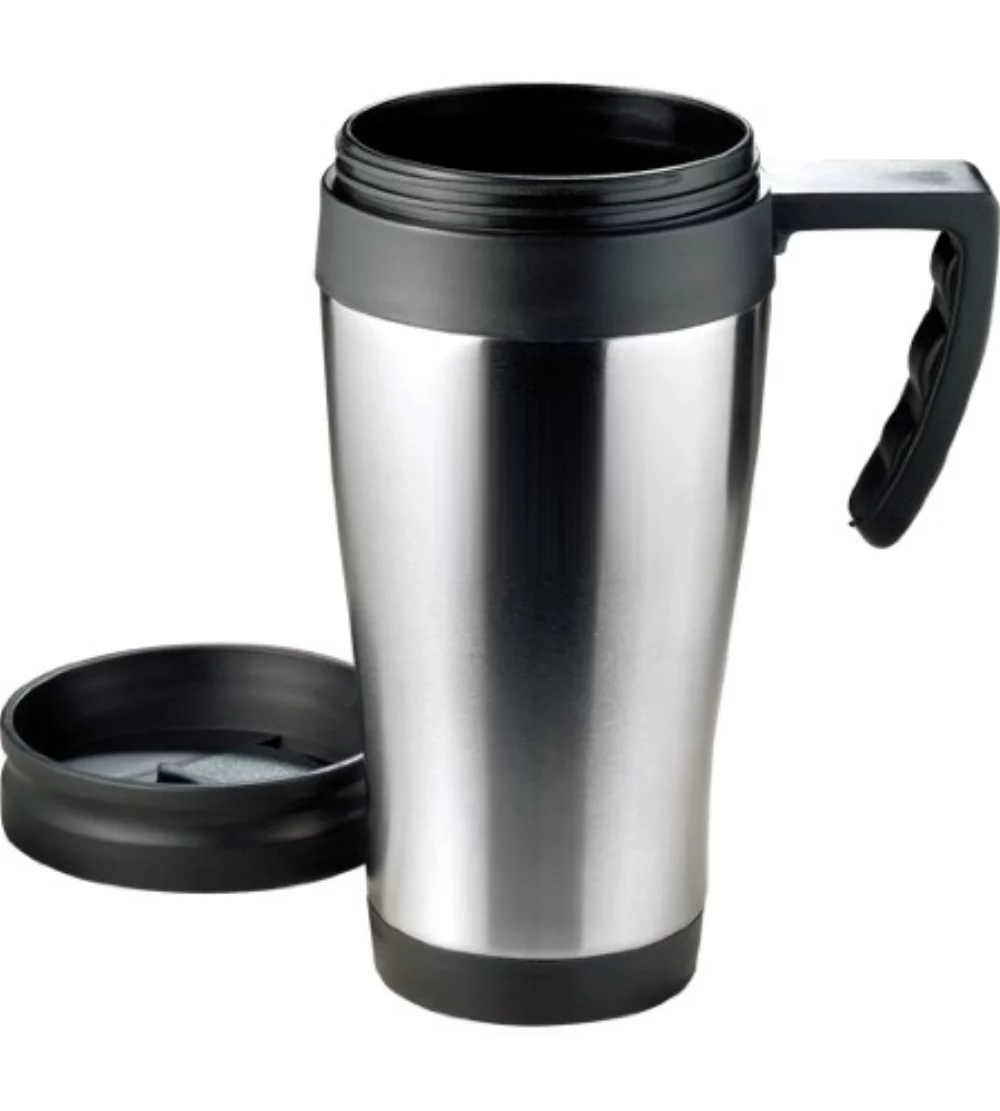 Plateau avec tasses et mélange de fruits secs