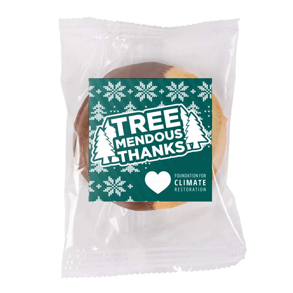 Biscuit au beurre rond trempé dans du chocolat