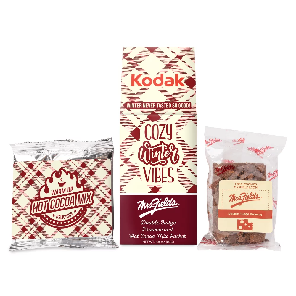 Brownie de Mme Fields et chocolat chaud dans une boîte en forme de pignon