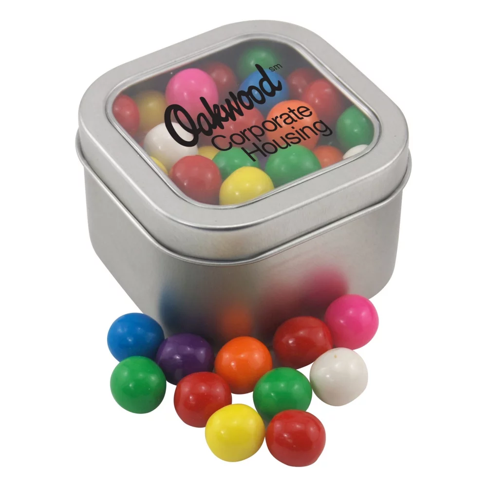 Fenêtre en étain avec des bonbons à la gomme