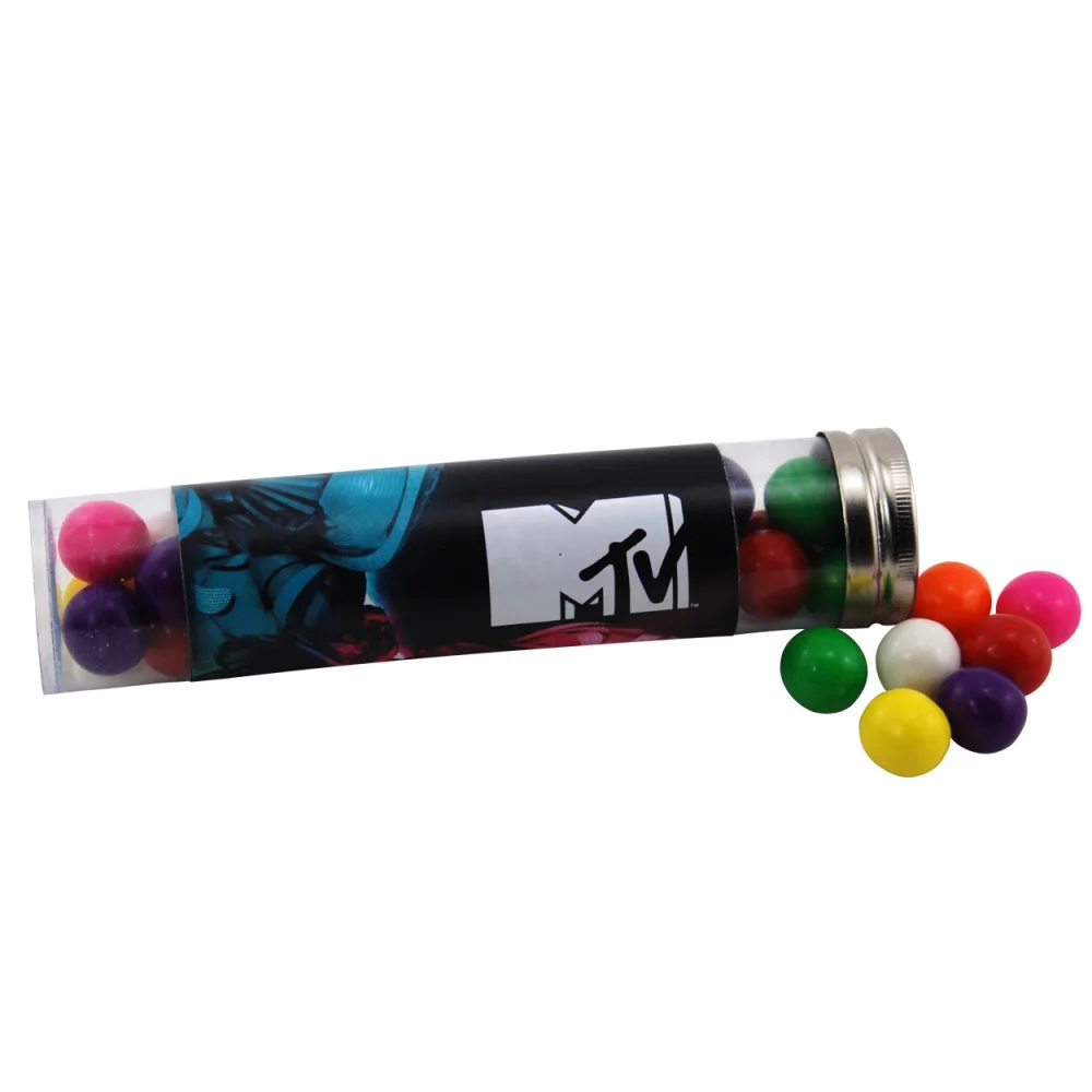 Tube avec des bonbons à mâcher