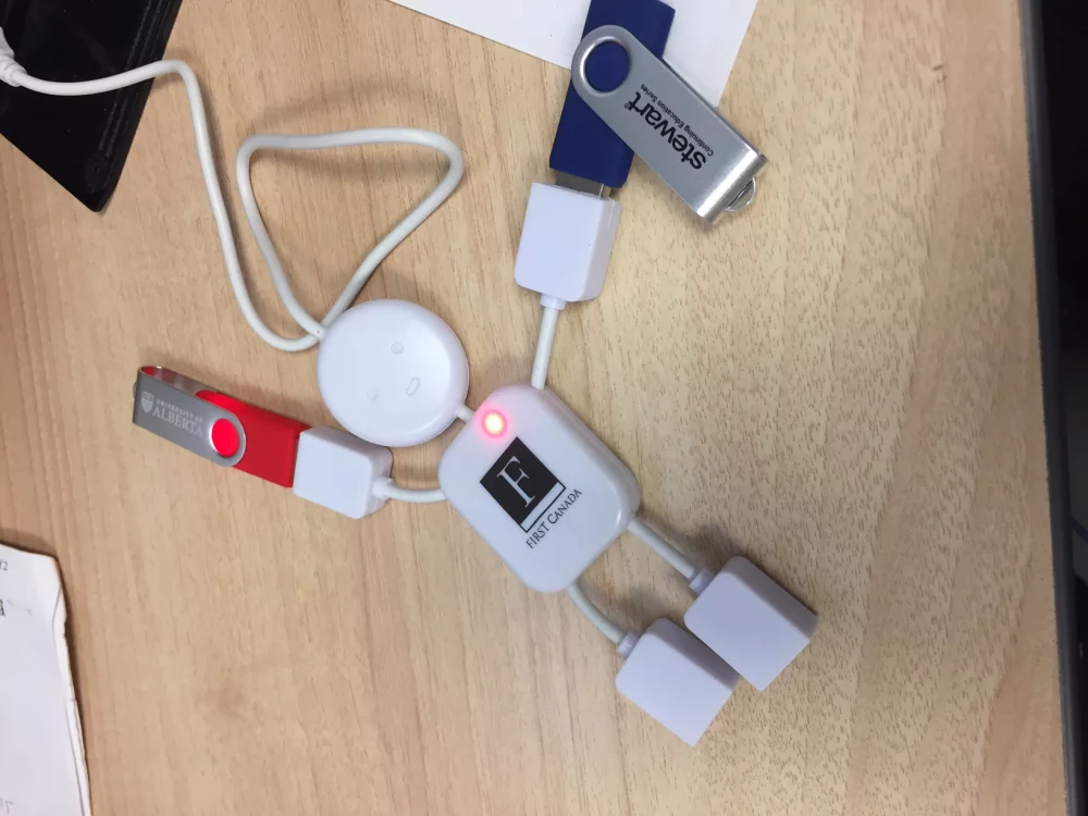 4-Port USB Happy Man Hub