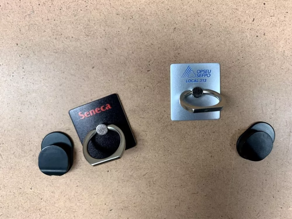 Poignée et support pour téléphone