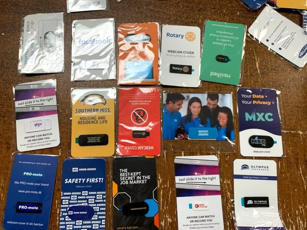 Cache-webcam rectangulaire en métal avec bords arrondis