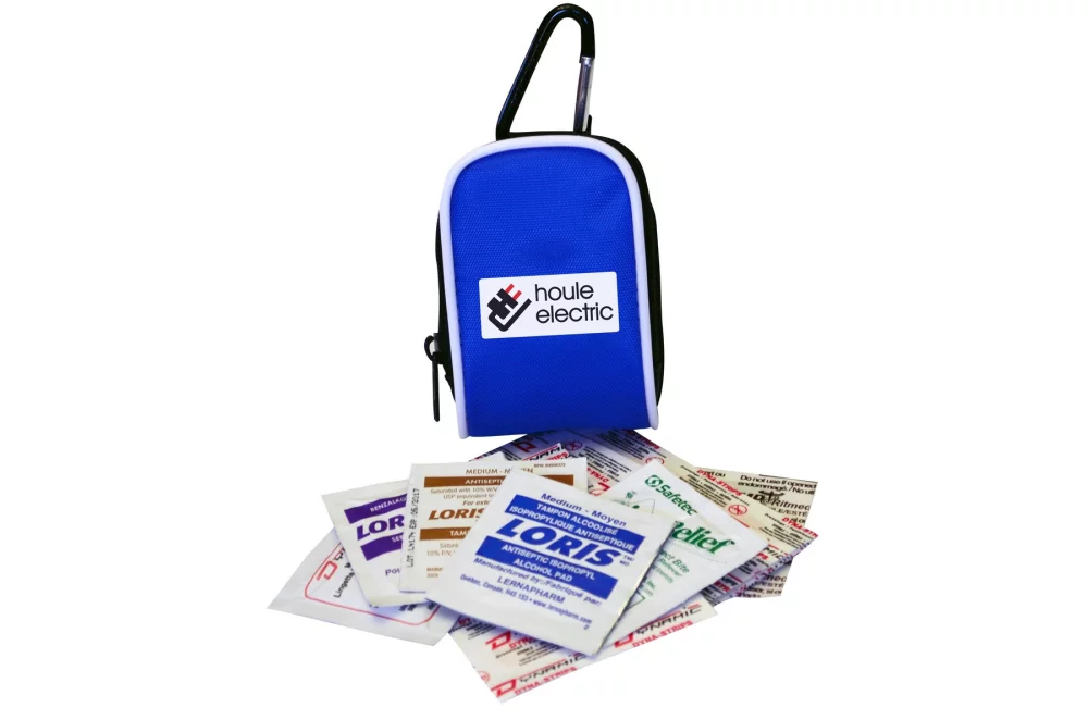 Outdoor First Aid Kit w/Nylon Bag & Carabiner (18 Pieces)