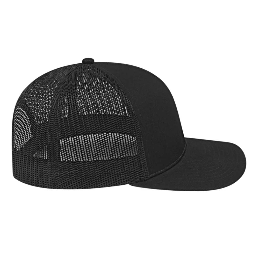 Casquette de camionneur en poly/coton avec filet à l'arrière.