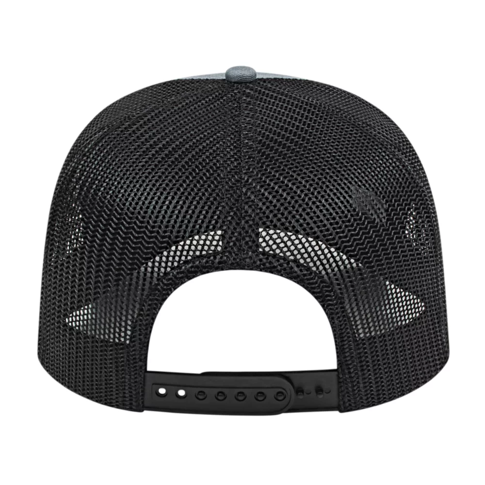 Casquette de camionneur en poly/coton avec filet à l'arrière.