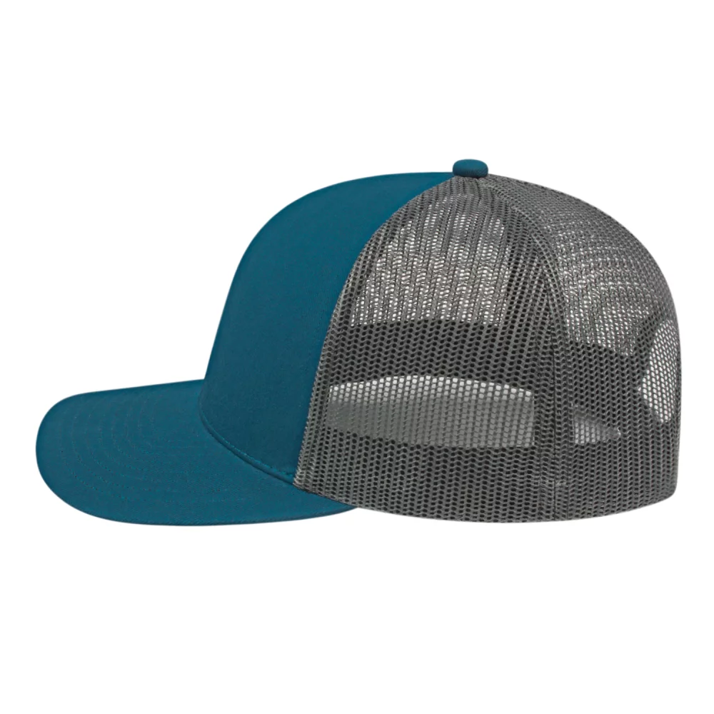 Casquette de camionneur en poly/coton avec filet à l'arrière.