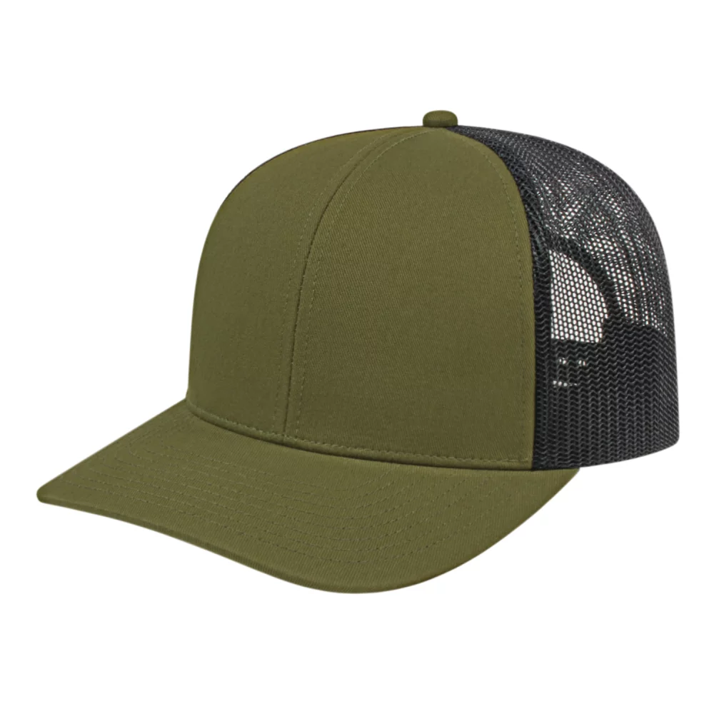 Casquette de camionneur en poly/coton avec filet à l'arrière.