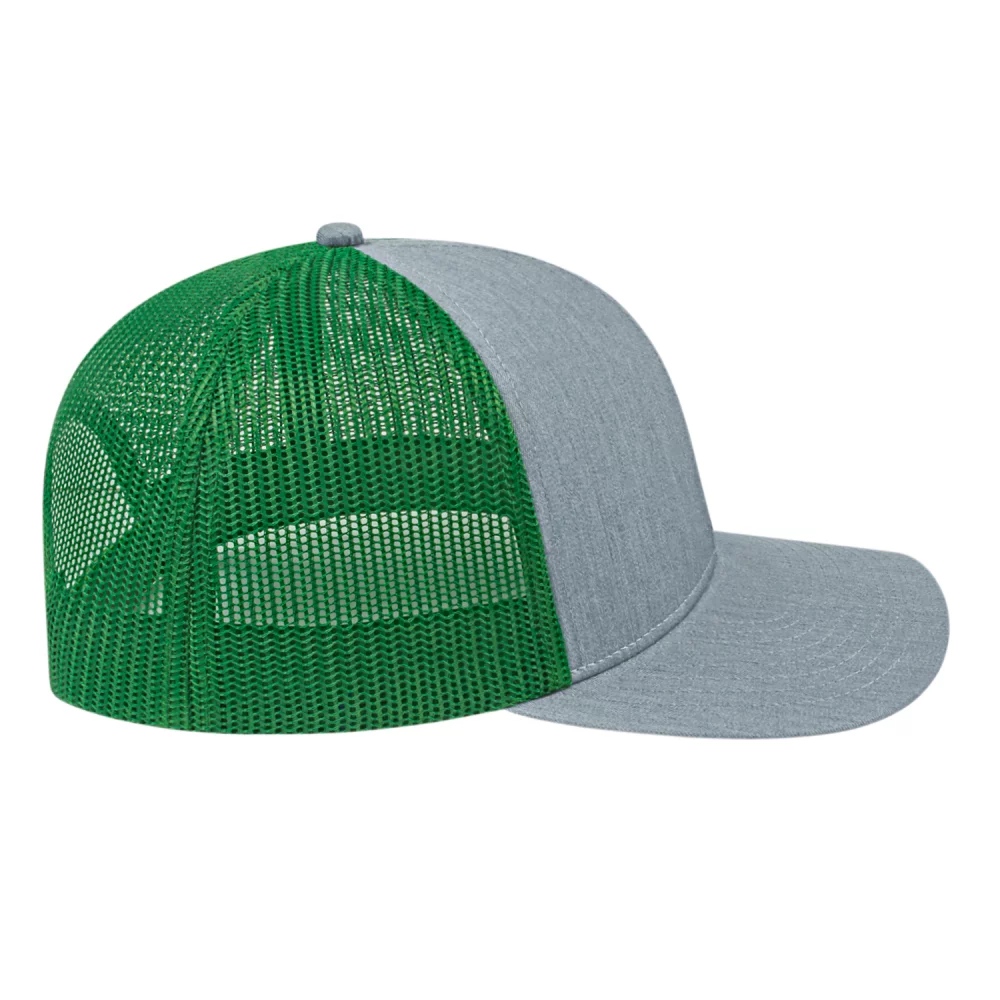 Casquette de camionneur en poly/coton avec filet à l'arrière.