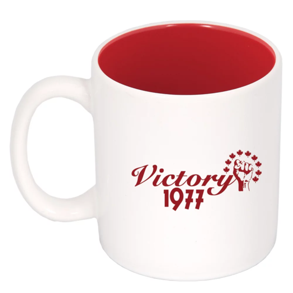 Mug en céramique bicolore avec anse en forme de 'C' de 450 ml (15 oz liquides).