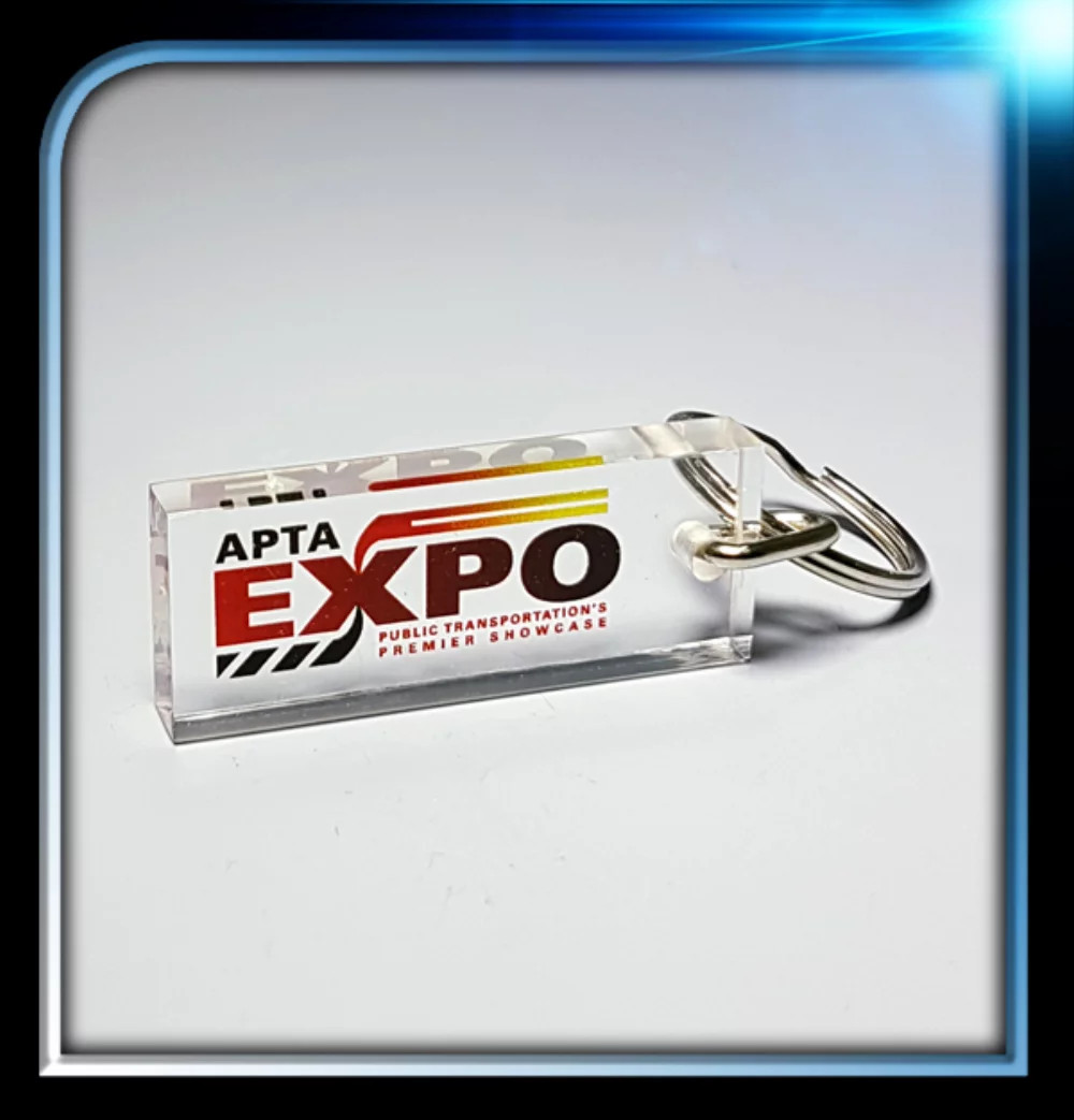 Porte-clés rectangulaire en lucite (1 7/8" x 3/4" x 1/4")