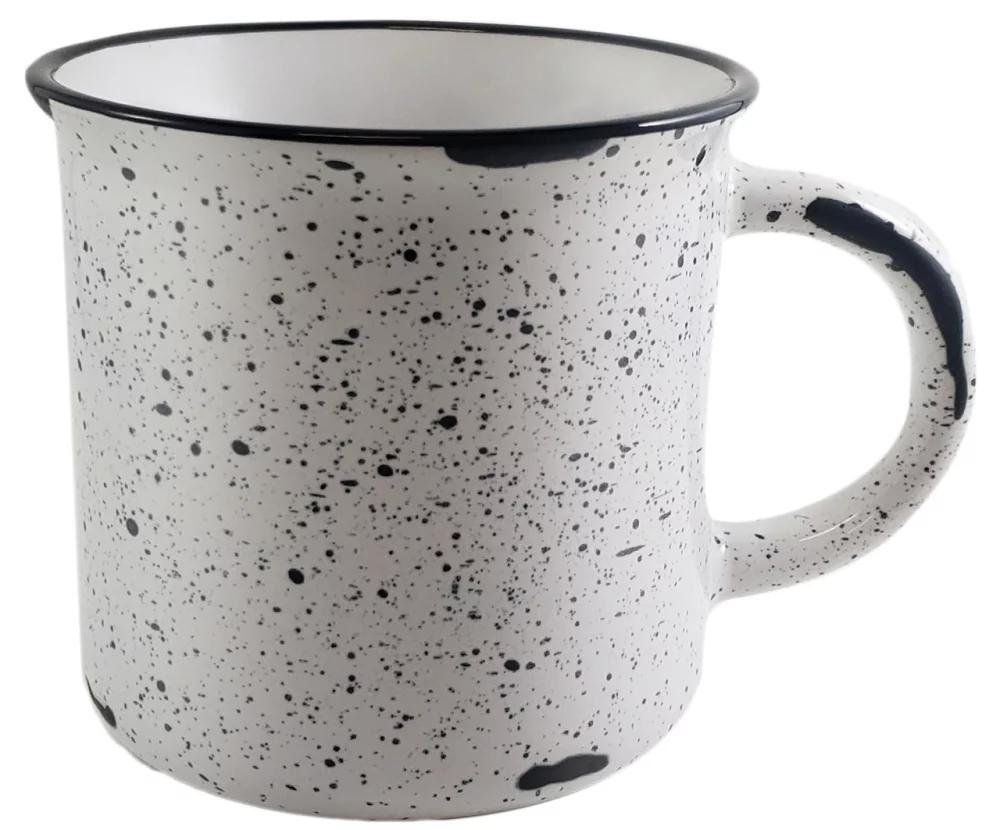 Tasse blanche de 16 oz pour feu de camp avec bordure noire usée et taches noires dans une boîte cadeau Ripple.