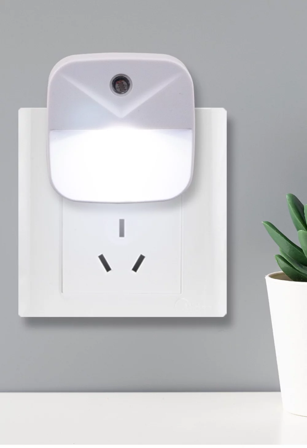 Smart Sensor Plug in Light