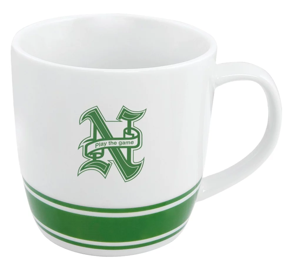 Un mug blanc/vert de 13 onces à deux tons.