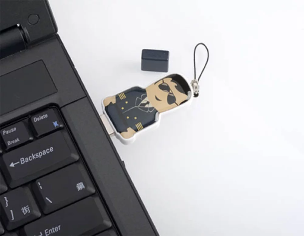 Clé USB en forme de personnage miniaturisé