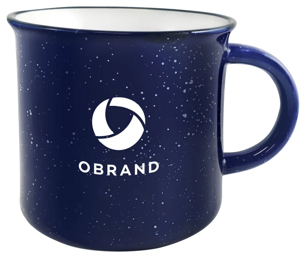 Tasse de 16 oz en cobalt/blanc pour feu de camp avec bordure noire usée et taches blanches dans une boîte cadeau Ripple.