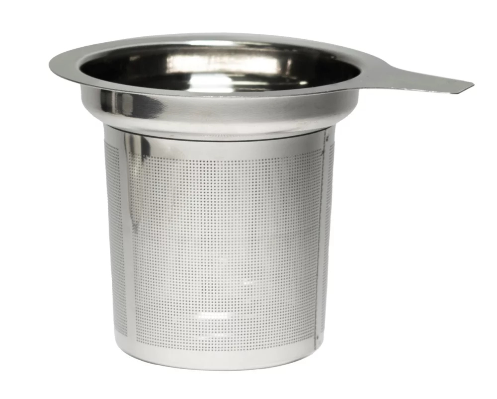 Mug en céramique noire Ceylan de 13 oz avec couvercle et filtre à thé en acier inoxydable dans une boîte cadeau Ripple.